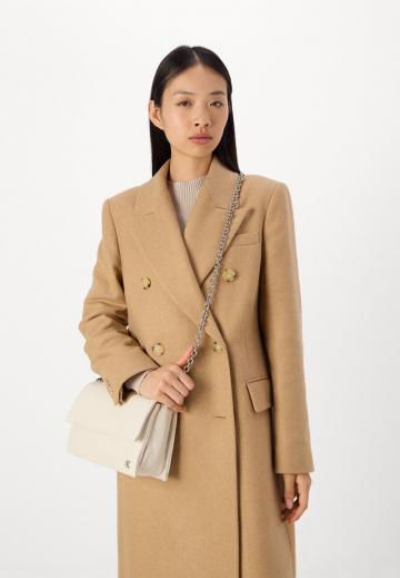 Шерстяное пальто