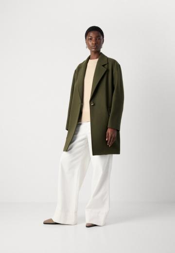 Короткое пальто