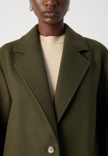 Короткое пальто