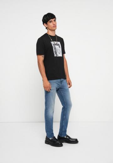 Узкие джинсы