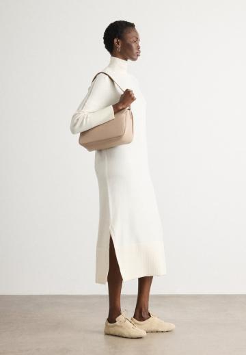 Вязаное платье