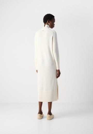 Вязаное платье