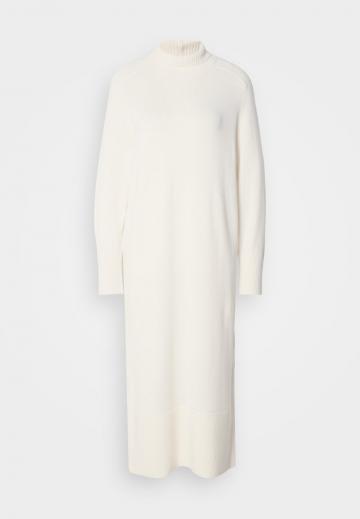 Вязаное платье