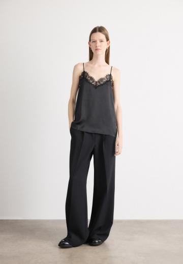 Топ на бретельках