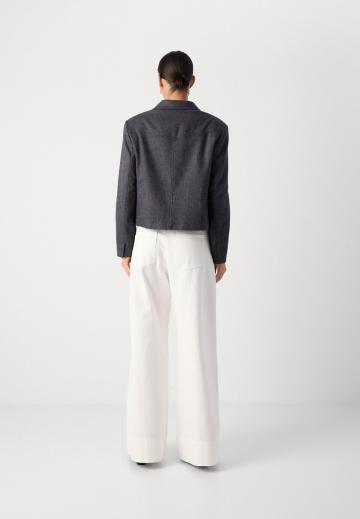 Короткая куртка