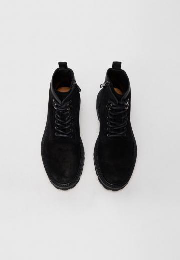 Ботинки на шнуровке