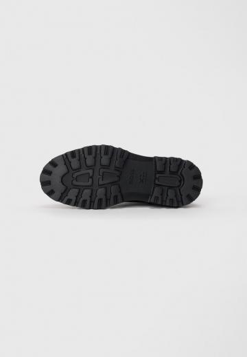 Ботинки на шнуровке