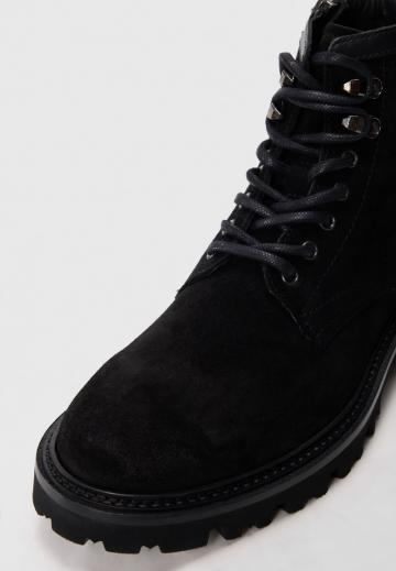 Ботинки на шнуровке