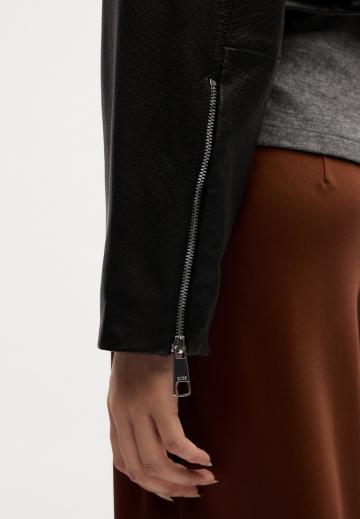 Короткая куртка