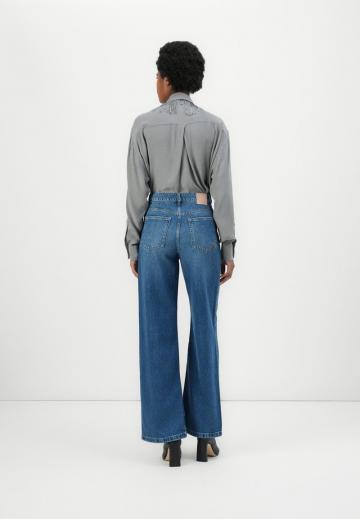 Прямые джинсы