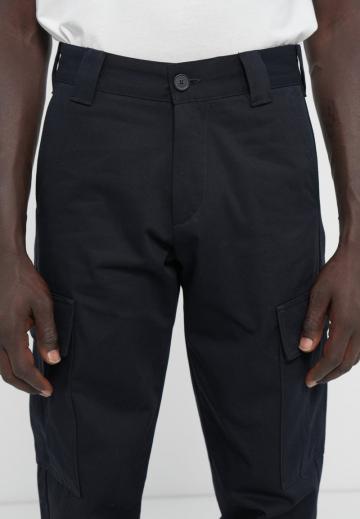 Брюки с накладными карманами