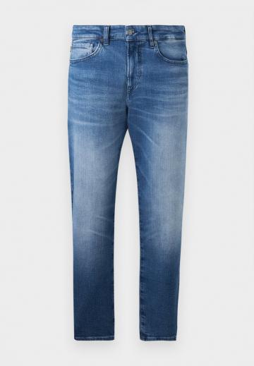 Прямые джинсы