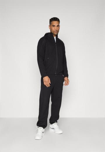 Спортивная кофта