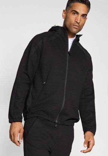 Спортивная кофта