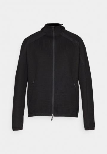 Спортивная кофта