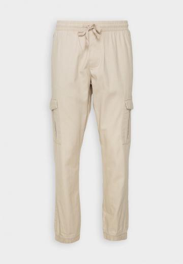 Брюки с накладными карманами