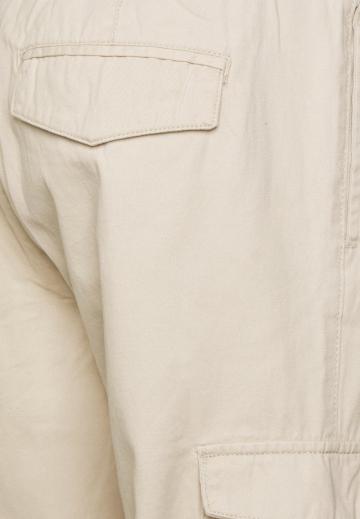 Брюки с накладными карманами