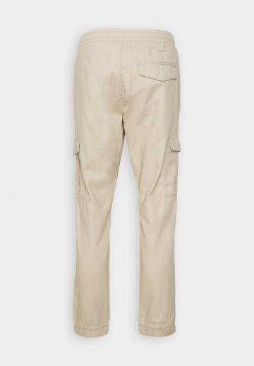 Брюки с накладными карманами