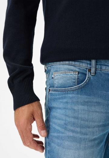 Узкие джинсы