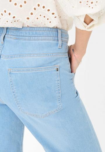 Короткие джинсы