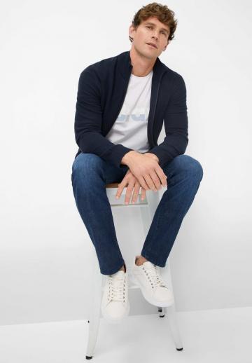 Узкие джинсы