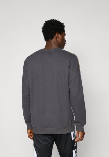 Спортивная кофта