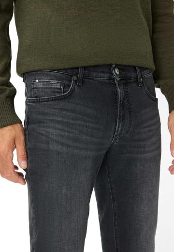 Узкие джинсы