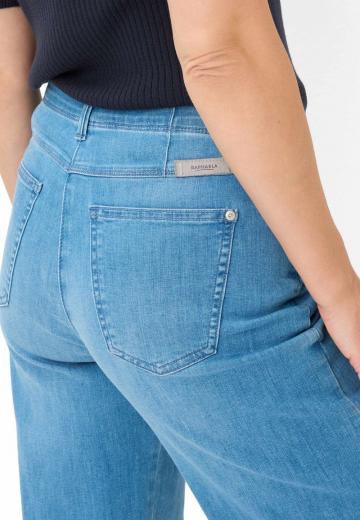 Клешеные джинсы