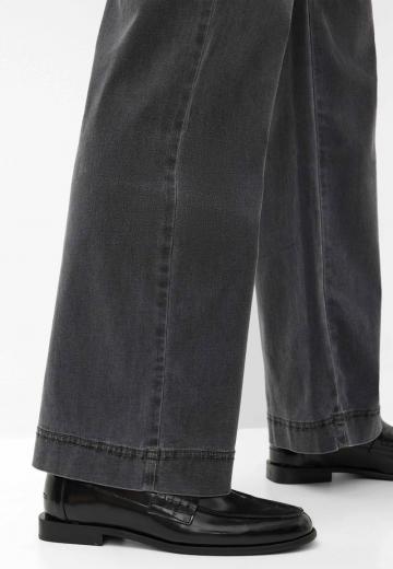 Клешеные джинсы