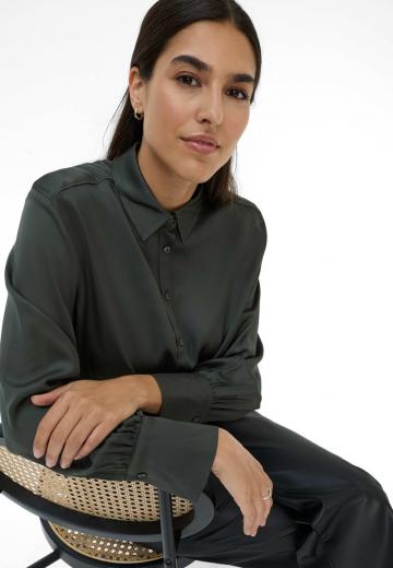 Атласная блузка