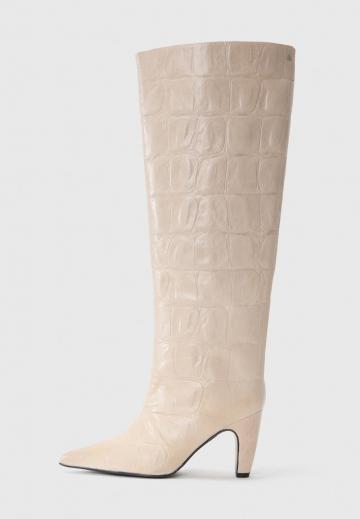 Высокие сапоги