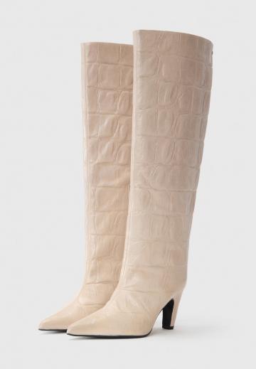 Высокие сапоги