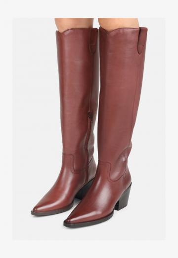 Высокие сапоги