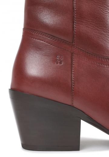 Высокие сапоги