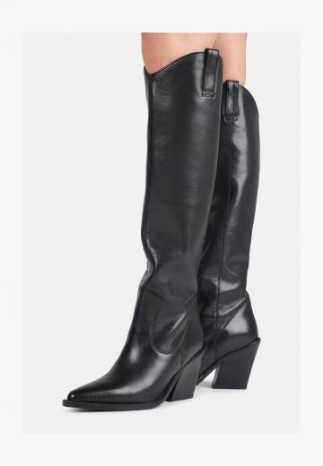 Высокие сапоги