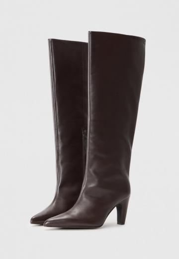 Высокие сапоги