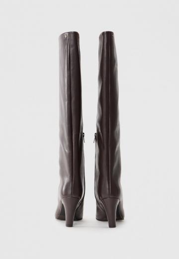 Высокие сапоги