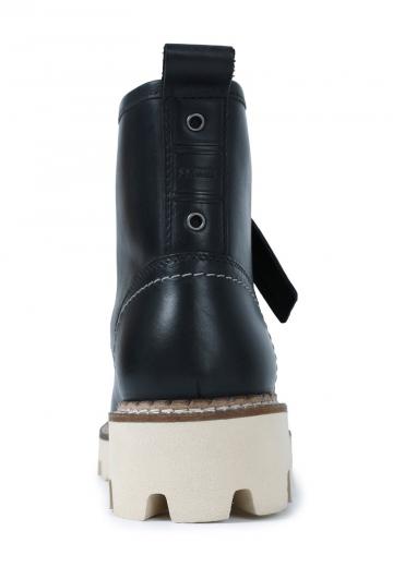 Ботинки на шнуровке