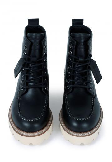 Ботинки на шнуровке