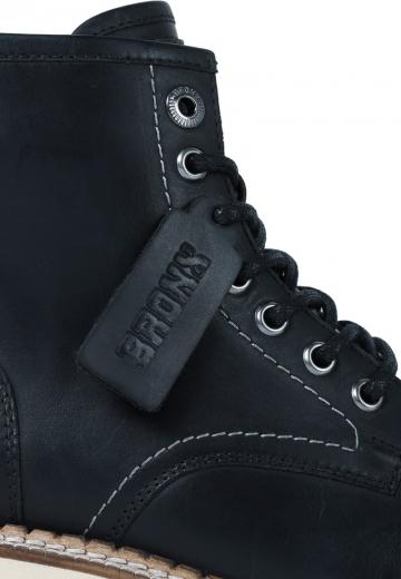 Ботинки на шнуровке