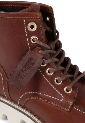 Ботинки на шнуровке