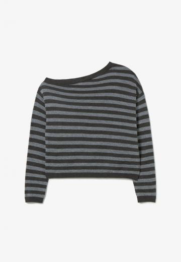 Пуловер в полоску