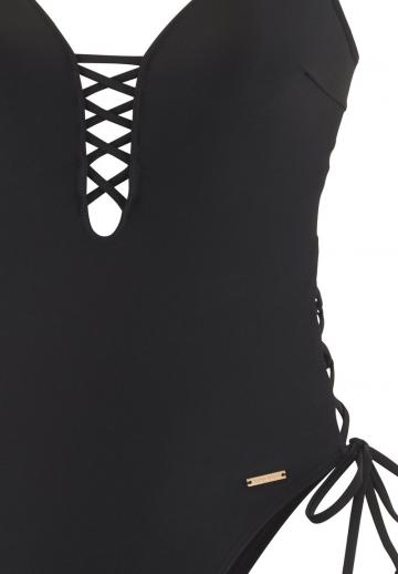 Слитный купальник