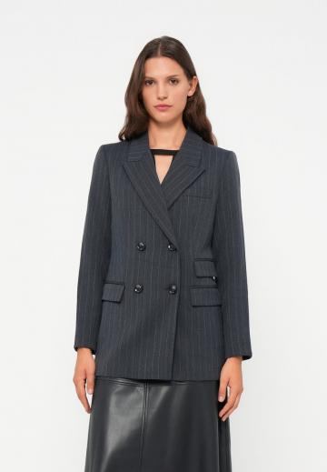 Блейзер с накладными карманами