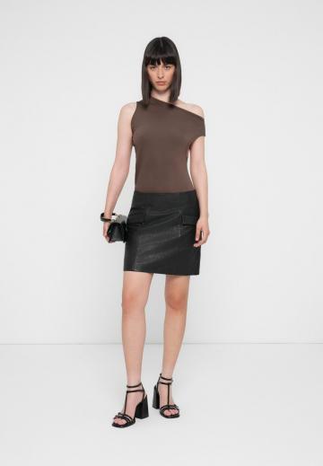 Юбка с накладными карманами