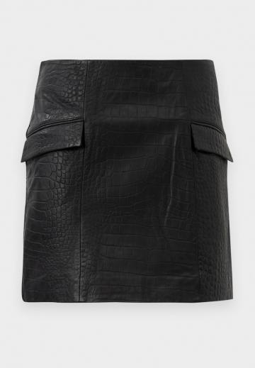 Юбка с накладными карманами