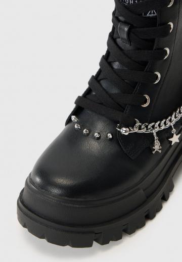 Ботинки на шнуровке