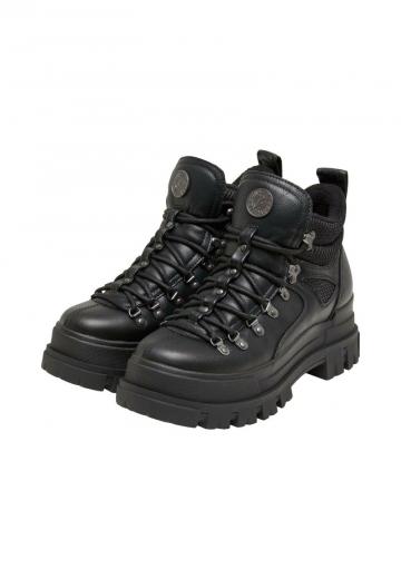 Ботинки на шнуровке