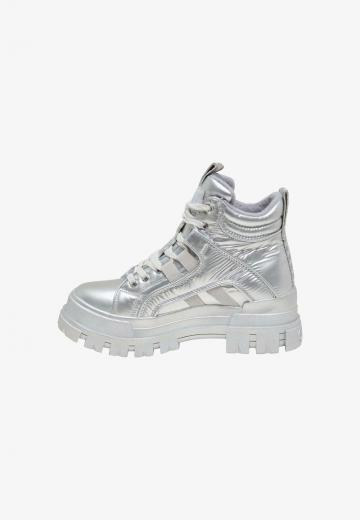 Ботинки на шнуровке