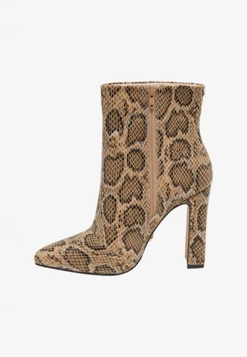 Полусапожки на высоком каблуке